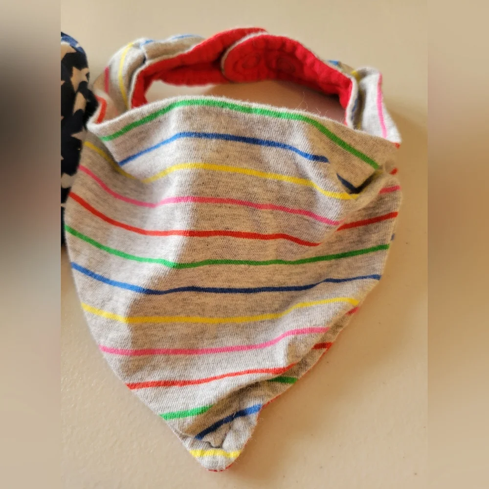 H&M infant Triangle bibs x2
